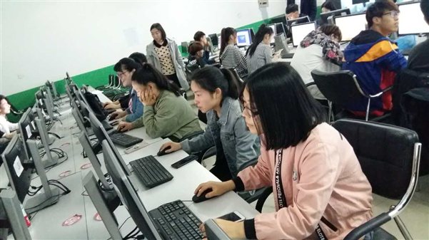 ../Documents/时时的金桥文稿/时间轴/17-05-11-延边职业技术学院/将企业的项目引入课堂/IMG_8740.JPG