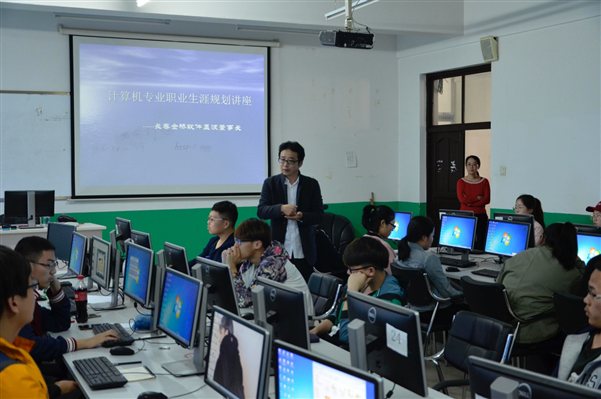 ../Documents/时时的金桥文稿/时间轴/17-05-11-延边职业技术学院/将企业的项目引入课堂/孟波董事长讲座.jpg