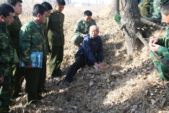 3现场示范操作微生物采集